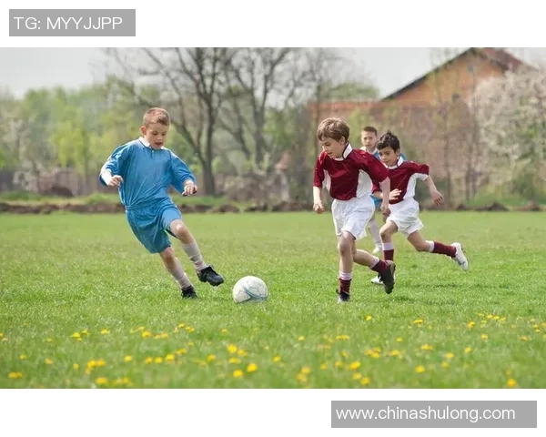 足球明星宝宝萌照大汇集让你感受足球的童趣与魅力